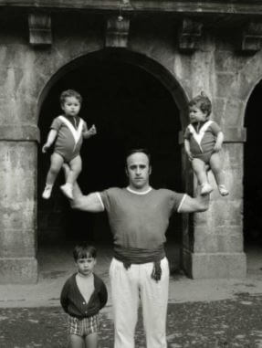 Rosa Maqueda husband Julen Lopetegui with his father Jose Antonio and twin sisters at the end of the 1960s.